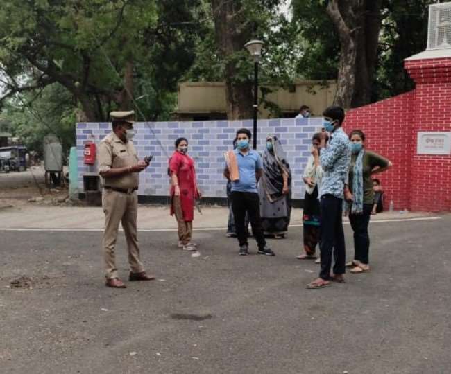 बदायूं के शिक्षक की कोरोना संक्रमण से बरेली में मौत, जानिये शव लेकर परिवार वाले डीएम आवास पर क्यों पहुंचे