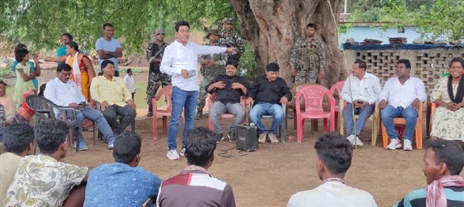 मांडर क्षेत्र में प्रचार करने पहुंचे सिमडेगा विधायक
