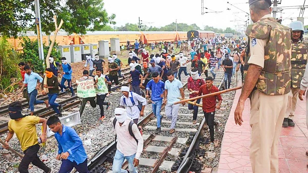 अग्निपथ योजना का अनावश्यक विरोध: सेना का आधुनिकीकरण अति आवश्यक, उपद्रवी तत्व आर्मी में शामिल होने के लायक नहीं