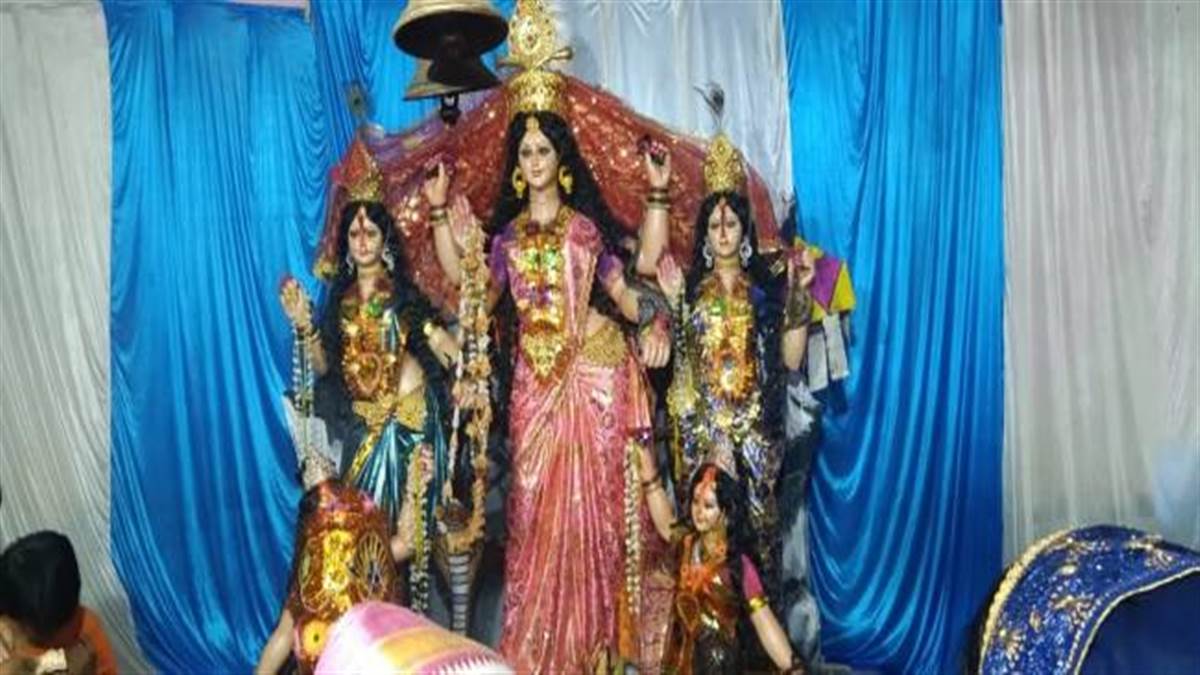 आकर्षक झांकियों के बीच लोगों ने उठाया विषहरी मेले का लुत्फ