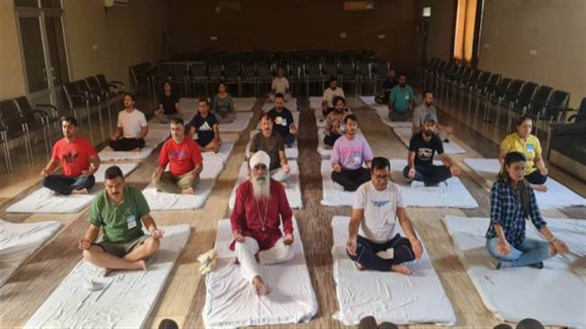आर्ट आफ लीविग का हैप्पीनेस प्रोग्राम शुरू