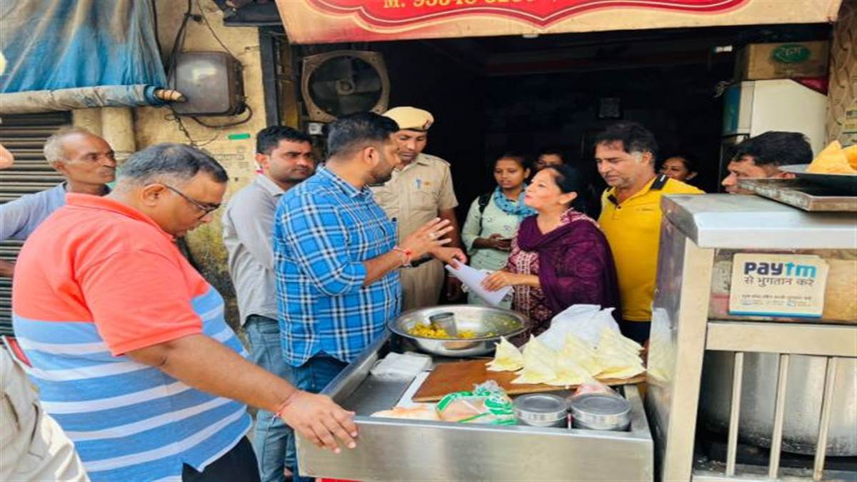 सिगल यूज प्लास्टिक का प्रयोग करने पर 15 दुकानदारों के काटे चालान