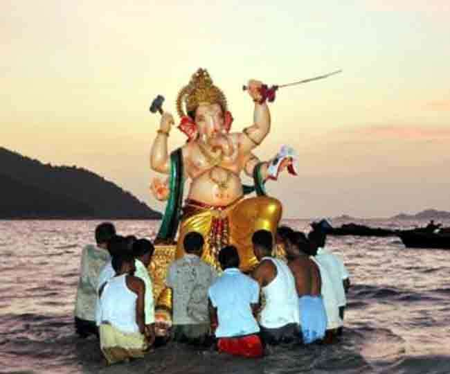 Aarti of Ganpati Bappa: गणपति बप्पा की इस आरती के साथ करें गणेश विसर्जन, पूरी होगी सभी मनोकामना