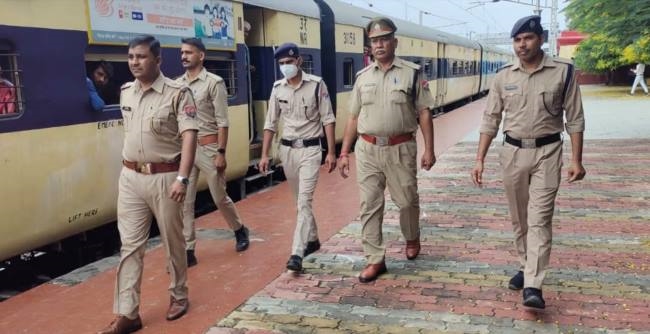 पुलिस-प्रशासन रहा सतर्क, कोई नहीं पहुंचा स्टेशन