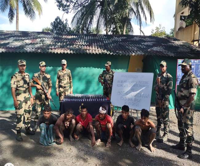 West Bengal: जाबांज सीमा प्रहरियों ने बांग्लादेशी तस्करों के हमले का दिया मुहंतोड़ जवाब, छह तस्करों को भी धर दबोचा