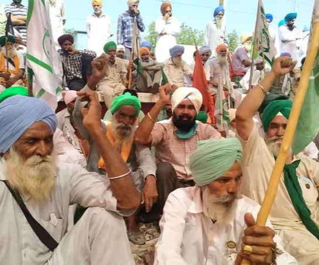 पंजाब में किसानों का एलान- जारी रहेगा आंदोलन, 33 ट्रेनें रद, 11 को बीच में रोका, रेलवे को करोड़ों का नुकसान