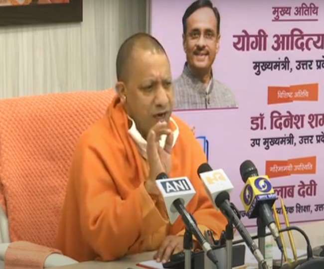UP Teachers Recruitment: CM योगी आदित्यनाथ ने माध्यमिक स्कूलों में 436 प्रवक्ता व सहायक शिक्षकों को दिया नियुक्ति पत्र