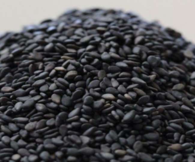 जीवन में सुख और समृद्धि पाने के लिए जरूर करें काले तिल के चमत्कारी उपाय