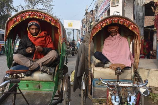 तेज पछुआ हवा और शीतलहर से जनजीवन प्रभावित