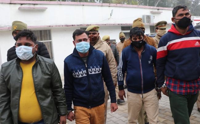मिलावटी शराब बनाने का भंडाफोड़, पुलिस के हत्थे चढ़े चार बदमाश