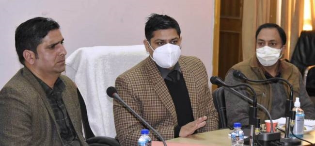 डीसी ने विकास परियोजनाओं की प्रगति जांची