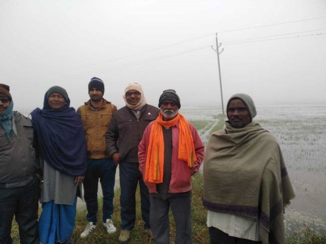 लगातार बढ़ रहे पानी से किसानों की डूबी गेहूं की फसल