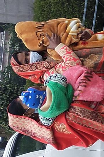 आसमान में बादल,बर्फीली फुहार से कांपे लोग