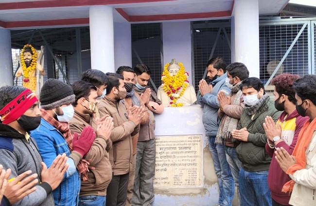 महापुरुषों की प्रतिमाओं का जीर्णोद्धार करने का लिया संकल्प