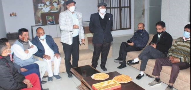 व्यापारियों ने की रात 8 बजे तक बाजार खोलने की मांग