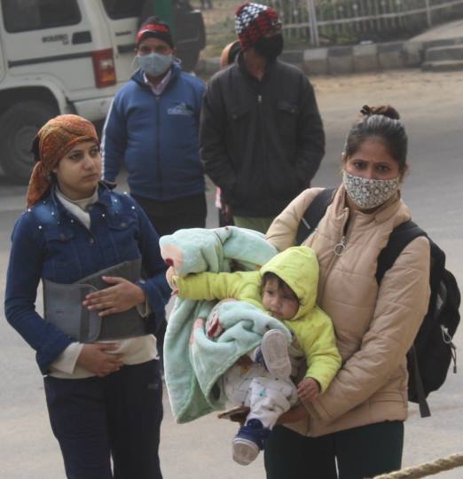 धूप निकली मिली राहत, सूरज ढलते ही बढ़ी ठिठुरन