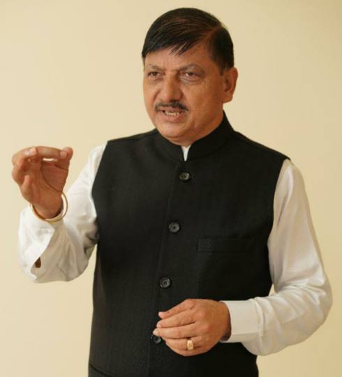फर्जी डिग्री मामले में ईमानदारी
अधिकारियों को प्रताड़ित कर रही सरकार : राणा