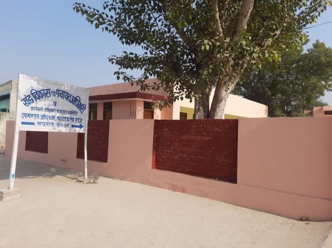 आधार कार्ड अपडेट करवाने को 10 गांवों के लोग खा रहे 15 किलोमीटर धक्के