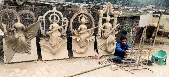 अभी से मिलने लगे मूर्तियों के आर्डर, कारीगर तल्लीन
