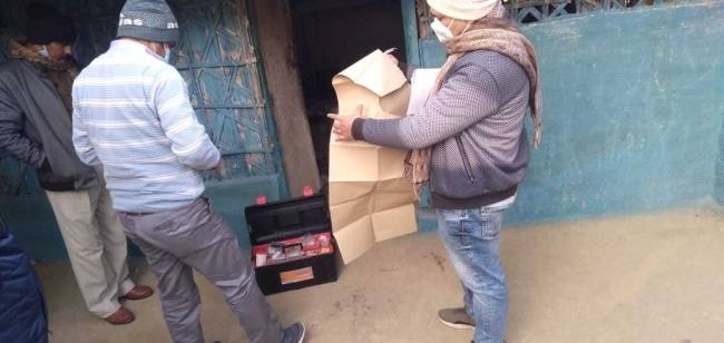 पति-पत्नी की मौत की जांच करने पहुंची फोरेंसिक टीम