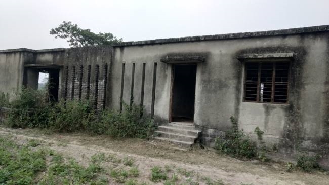 पांच वर्ष में नहीं बन सका आदिवासी टोला का उपस्वास्थ्य केंद्र