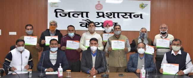 हम तो ठाली बैठे थे जी, आपनै काम पै ला दिए