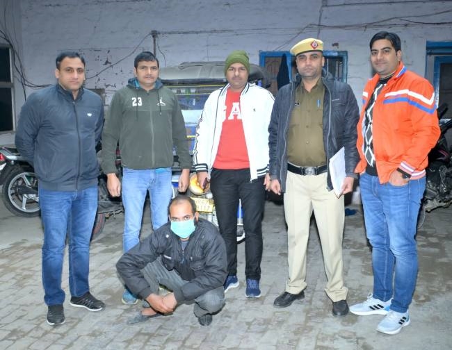 नशे की लत पूरी करने के लिए दो दिन में दो ई-रिक्शा चोरी किए, गिरफ्तार
