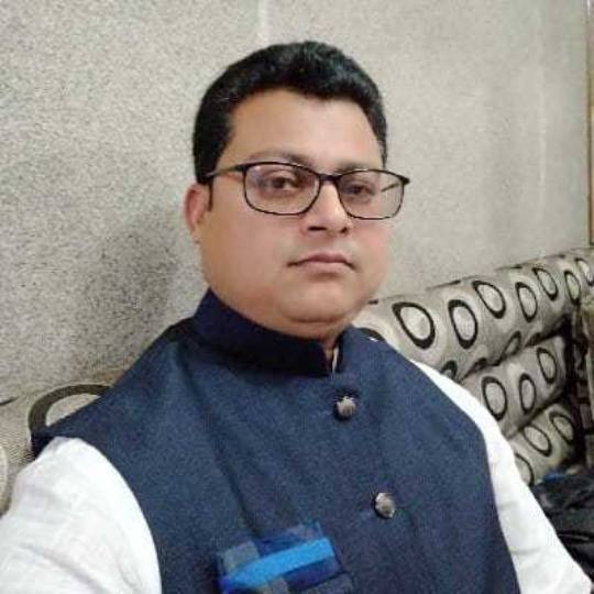 ड्राप आउट बच्चों को स्कूल की राह दिखा रहे हैं राहुल