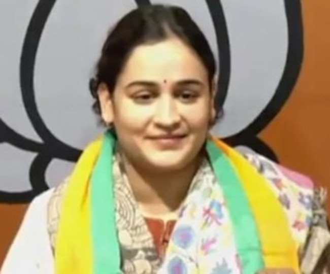 मुलायम सिंह यादव की बहू भाजपा में शामिल, झारखंड के नेताओं ने कहा-स्वागत है अपर्णा जी