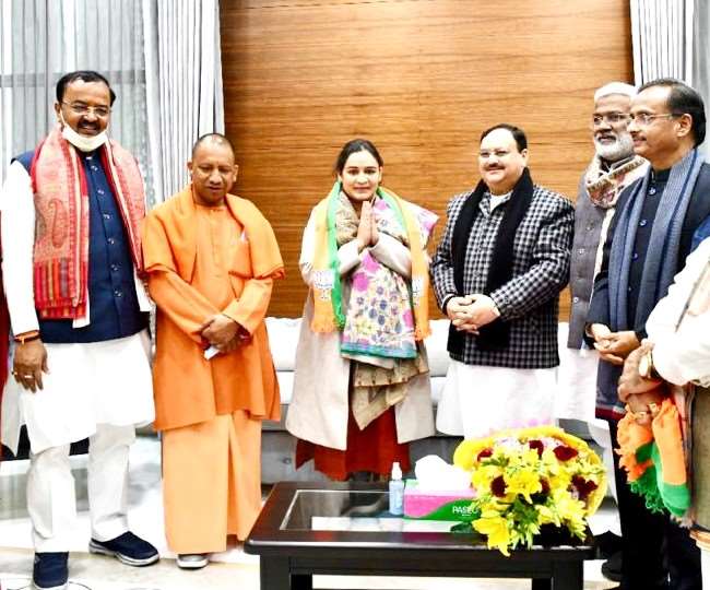 शास्त्रीय नृत्य व गायन में पारंगत अपर्णा यादव के सियासी सफर में आए कई उतार चढ़ाव, जानिए उनके बारे में सब कुछ