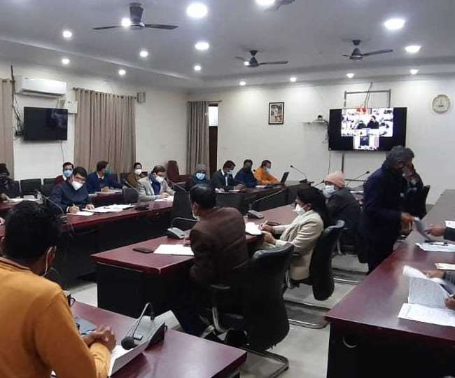 पूर्णिया में आंगनबाड़ी सेविका व पर्यवेक्षिकाएं को बूस्टर डोज लगवाने का निर्देश, 13 हजार से ज्यादा को लगेगा सुपर सुरक्षा का टीका
