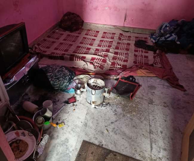 घर में अंगीठी जला कर सोने से चार बच्चों सहित एक महिला की मौत
