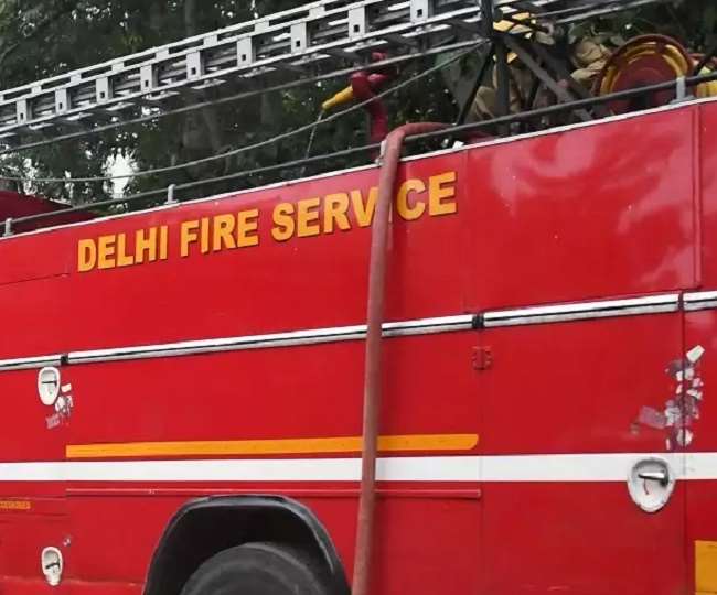 दिल्ली आग हादसा : हरिनगर में इमारत के इलेक्ट्रिक मीटर बोर्ड में लगी आग
