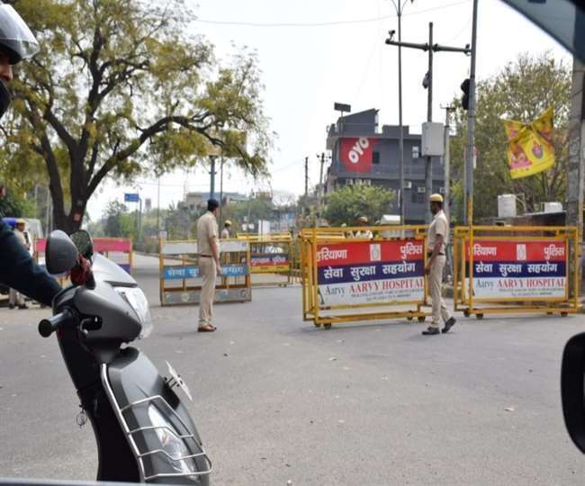 पिछले कई दिन से दिल्ली में घट रहे हैं कोरोना के मामले, क्या कुछ प्रतिबंधों से मिल सकती है छूट ?