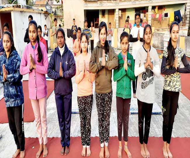 75 करोड़ सूर्य नमस्कार अमृत महोत्सव में युवाओं के साथ बच्चों में भी बेहद उत्साह