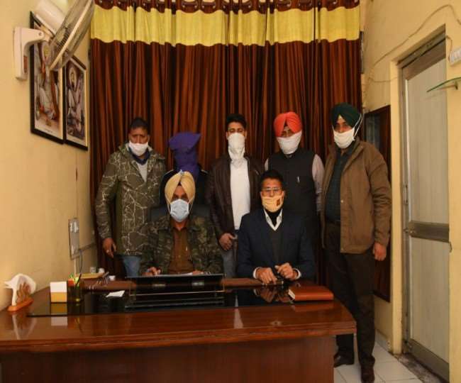 जालंधर में चुनाव में बांटने के लिए लाई जा रही शराब की खेप बरामद, तस्कर पुरेवाल 45 पेटी के साथ गिरफ्तार