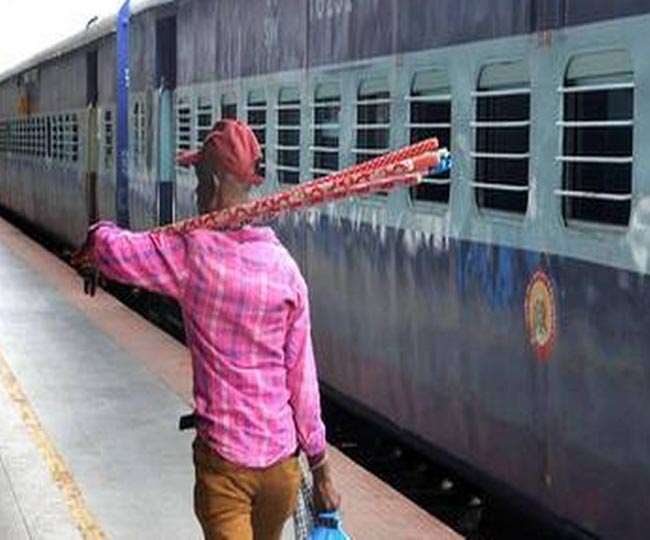 Omicron : कोरोना के कारण इन ट्रेनों को नहीं मिल रहे यात्री, टिकट बुकिंग में 20 प्रतिशत की गिरावट
