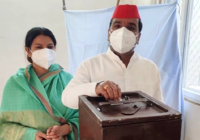 मुलायम के गांव सैफई में प्रधान चुनने को पहली बार पड़े वोट