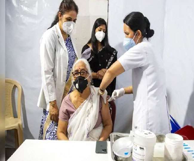 कोविड वैक्सीनेशन में देश में छत्तीसगढ़ सातवें स्थान पर, 15.17 फीसद लोगों को लग चुकी पहली डोज