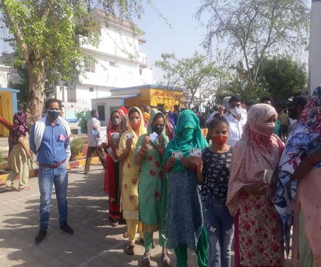 UP Panchayat Chunav 2021: Noida & Gr Noida में शांतिपूर्वक मतदान खत्म, कहीं हिंसा की खबर नहीं