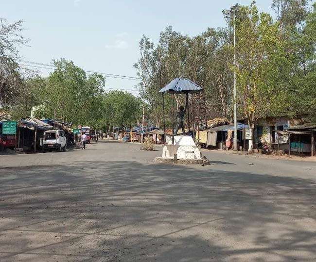 Coronavirus Live Update : कोरोना का खौफ ऐसा कि यहां लोगों ने खुद लगा दी लॉकडाउन, आप भी इनसे सीखें
