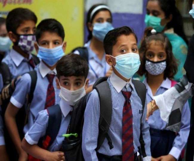 Coronavirus: Parents demand online classes regarding increasing corona  cases in Noida - Noida Coronavirus News: कोरोना के बढ़ते मामलों को लेकर  अभिभावक चिंतित, आनलाइन कक्षाओं की फिर उठी मांग