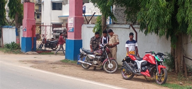 पुलिस ने चलाया सघन वाहन जांच अभियान