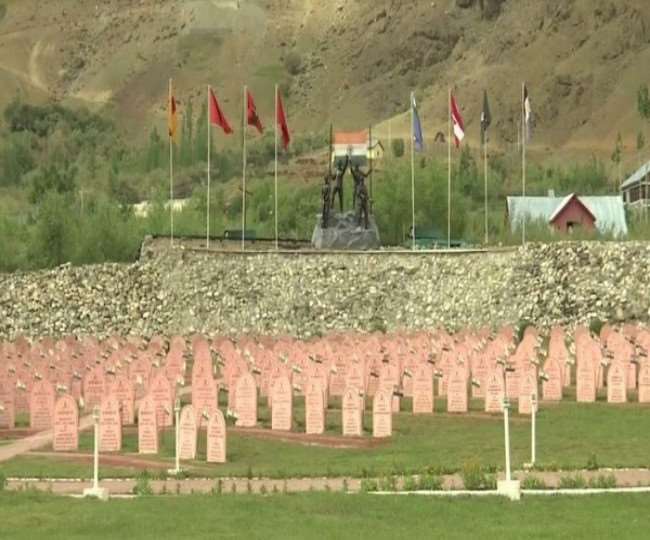 Kargil Vijay Diwas 2021: द्रास में कारगिल शहीदों को श्रद्धांजलि देने निकले मोटरसाइकिल सवार