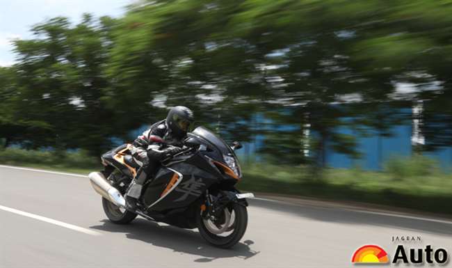 2021 Suzuki Hayabusa Review: क्यों है यह दुनिया की सबसे तेज मोटरसाइकिल ?