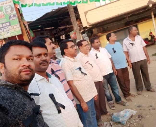 हत्या के विरोध में चैंबर का सांकेतिक विरोध