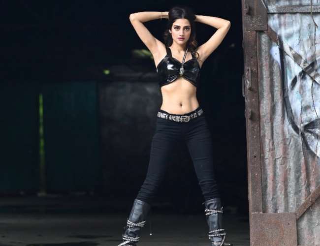 Nusrat Jahan Photos: टीएमसी सांसद-एक्टर नुसरत ने कराया ग्लैमरस फोटोशूट, सोशल मीडिया में छायीं तस्वीरें