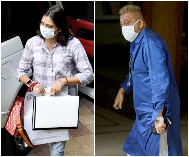 Sanjay Dutt Photos: प्रिया दत्त के साथ दिखे संजय दत्त, बहन के हाथ में थीं मेडिकल रिपोर्ट्स
