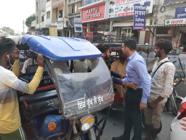 बरनाला में चरमराई ट्रैफिक व्यवस्था, लोग आपस में उलझे