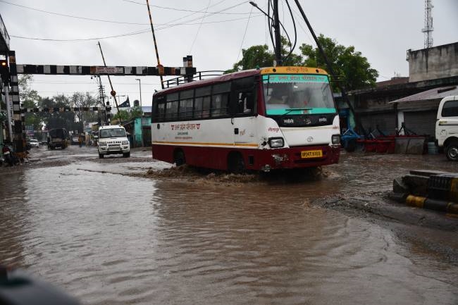 बारिश ने खोली जल निकासी की पोल, शहरभर में पानी ही पानी